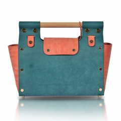 RAIKOU Vegetable-tanned leather handbag with wood handle